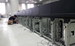 為什么操作臺必須具備線纜管理系統?
