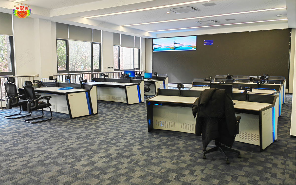 重慶果園港監(jiān)控室控制臺案例照片